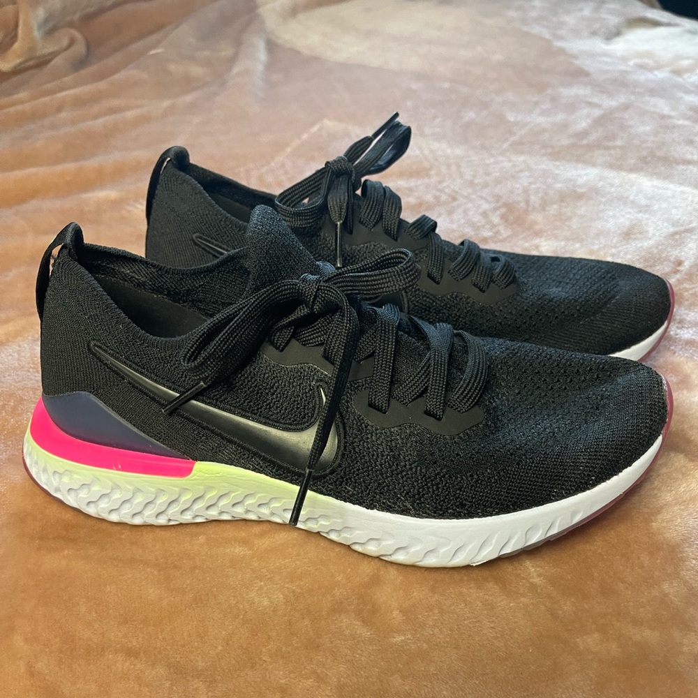 NIKE EPIC REACT FLYKNIT WOMEN RUNNING SNEAKERS SIZE 7
